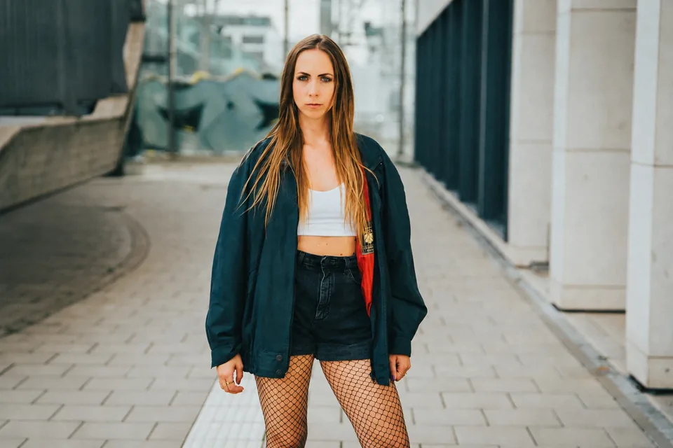 Streetstyle-Porträt in der Stadt